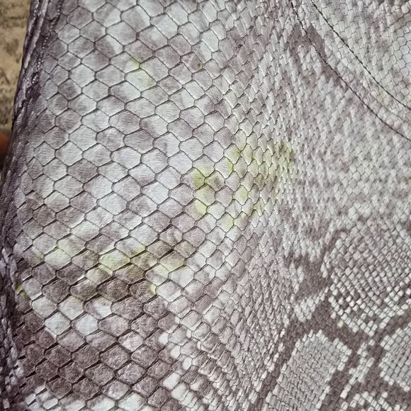 Michael Kors Snakeskin Tote Bag With Gold Hardware & Tassel Accent READ - Picture 5 of 16